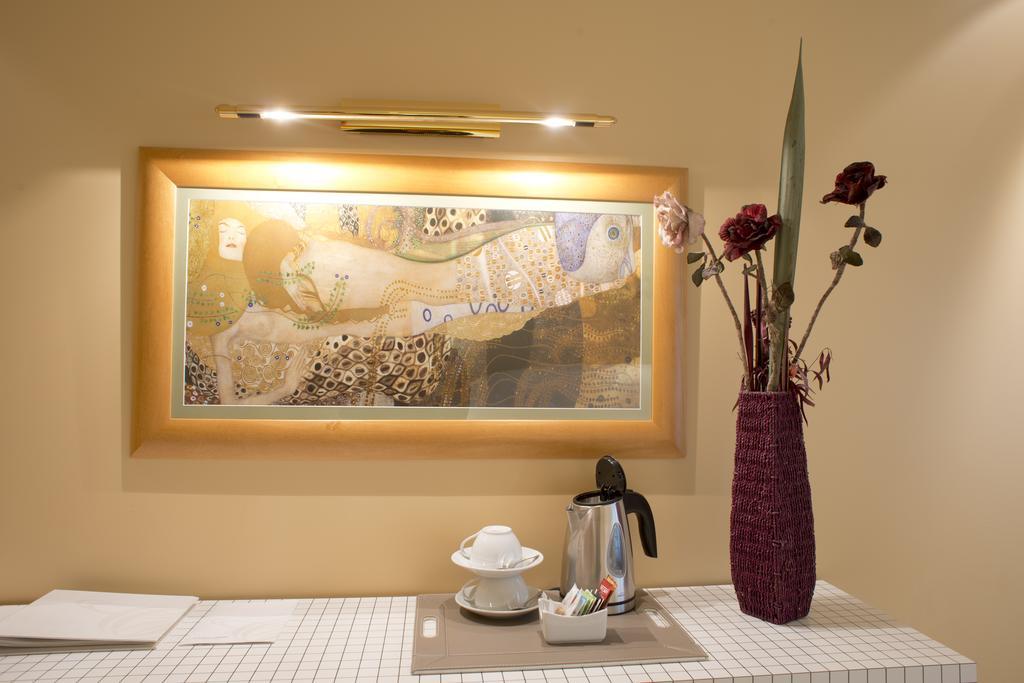 A Casa Canut Hotel Gastronomic Les Escaldes Exterior foto A picture light