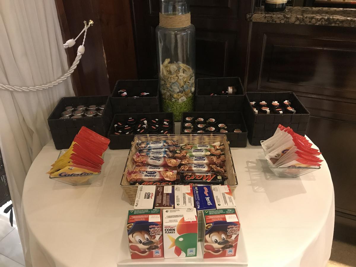 A Casa Canut Hotel Gastronomic Les Escaldes Exterior foto A selection of Swiss International's inflight snacks