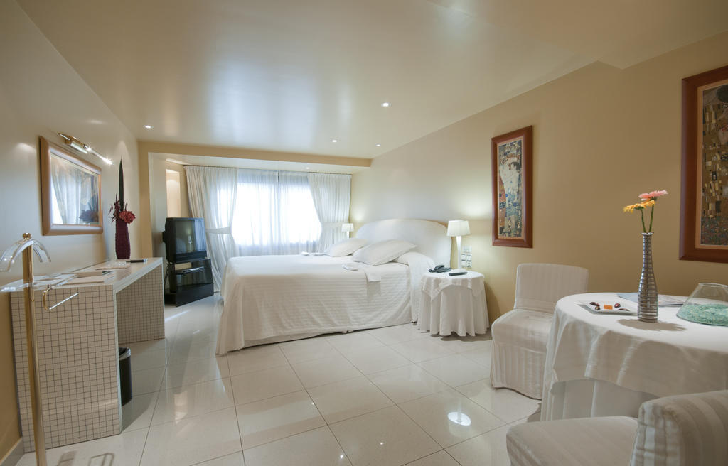 A Casa Canut Hotel Gastronomic Les Escaldes Exterior foto A room at the hotel