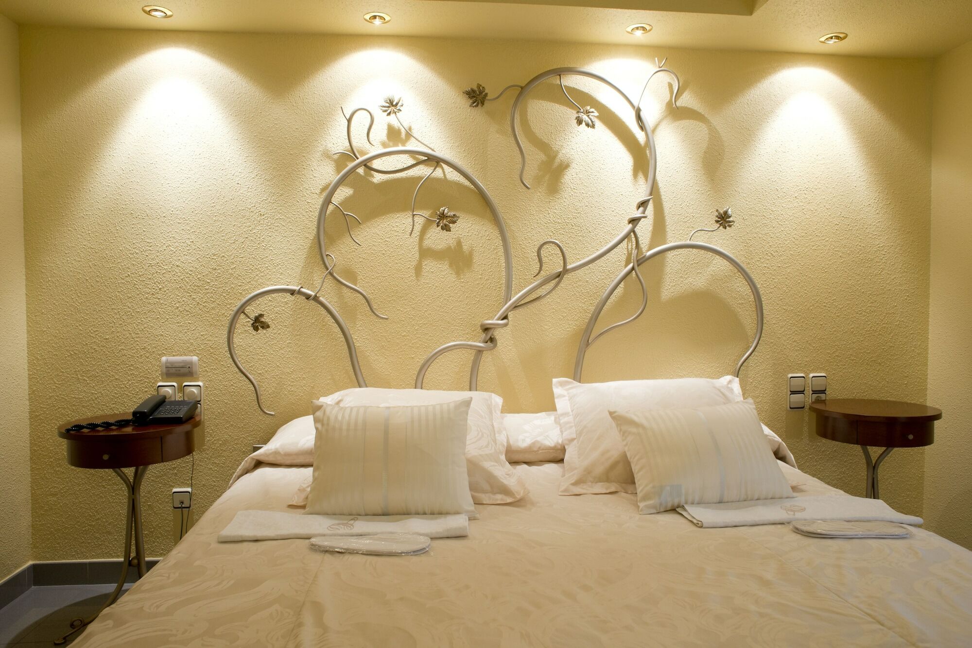 A Casa Canut Hotel Gastronomic Les Escaldes Exterior foto A room at the hotel